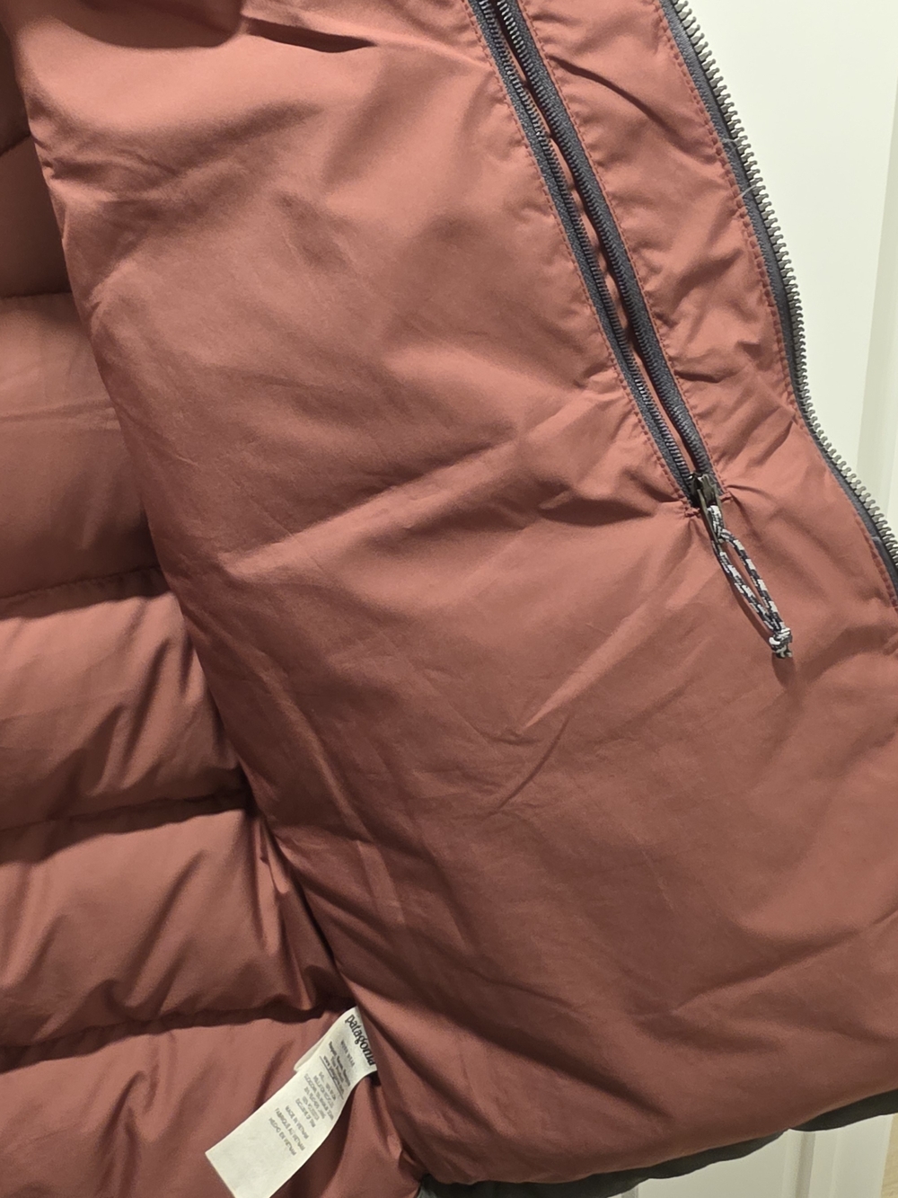 Patagonia Two-Tone Puffer Vest - Picture 4 of 4